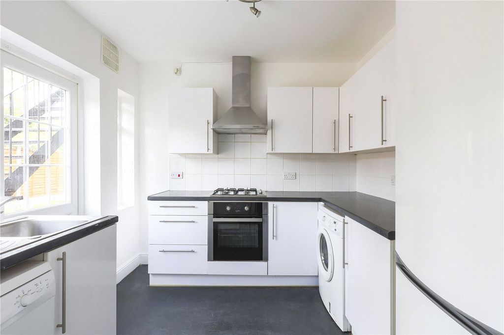 Property photo 2 of 11 Picture No. 38