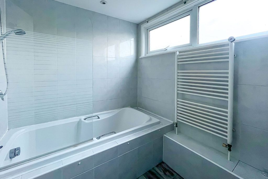 Property photo 3 of 15 Picture No. 29