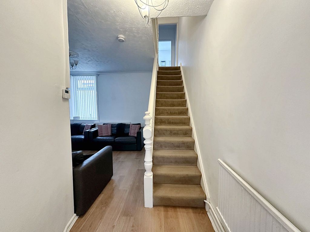 Property photo 2 of 28