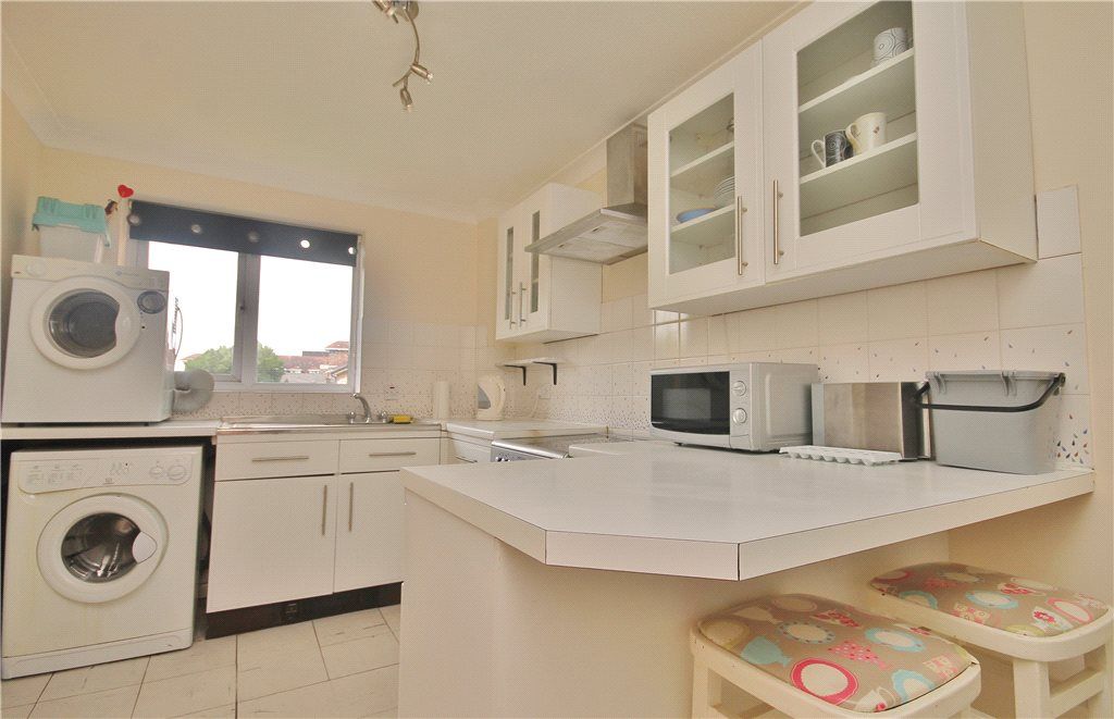 Property photo 3 of 8 Kitchen