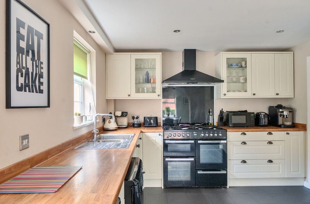 Property photo 3 of 21 15018256