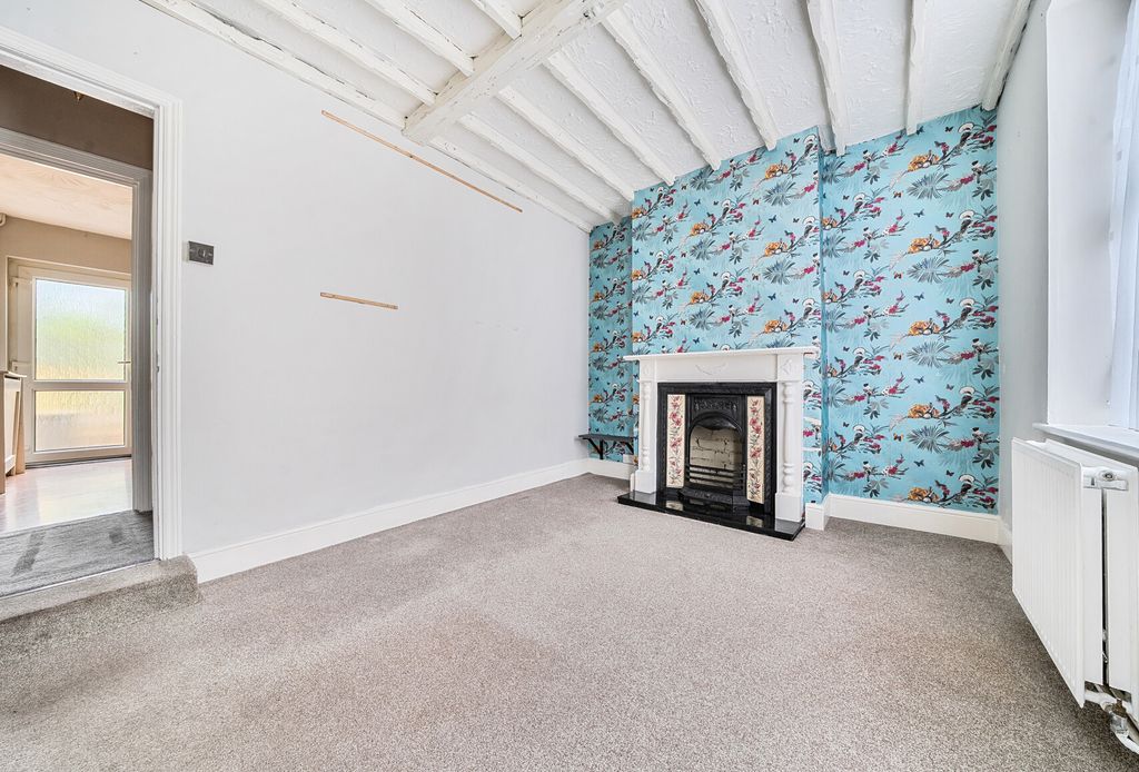 Property photo 2 of 18 24-6822126E5417d-...