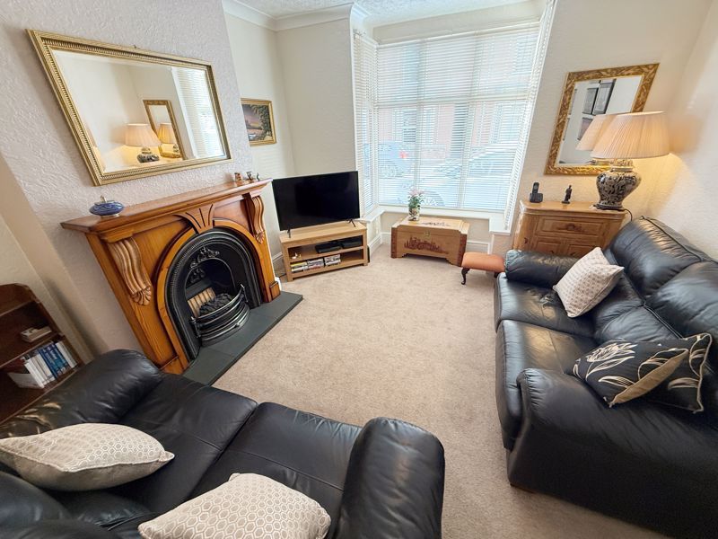 Property photo 3 of 13 Lounge