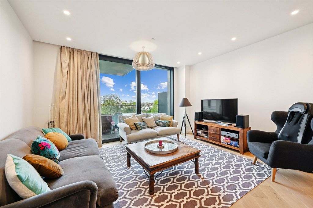 Property photo 1 of 18 Reception Room