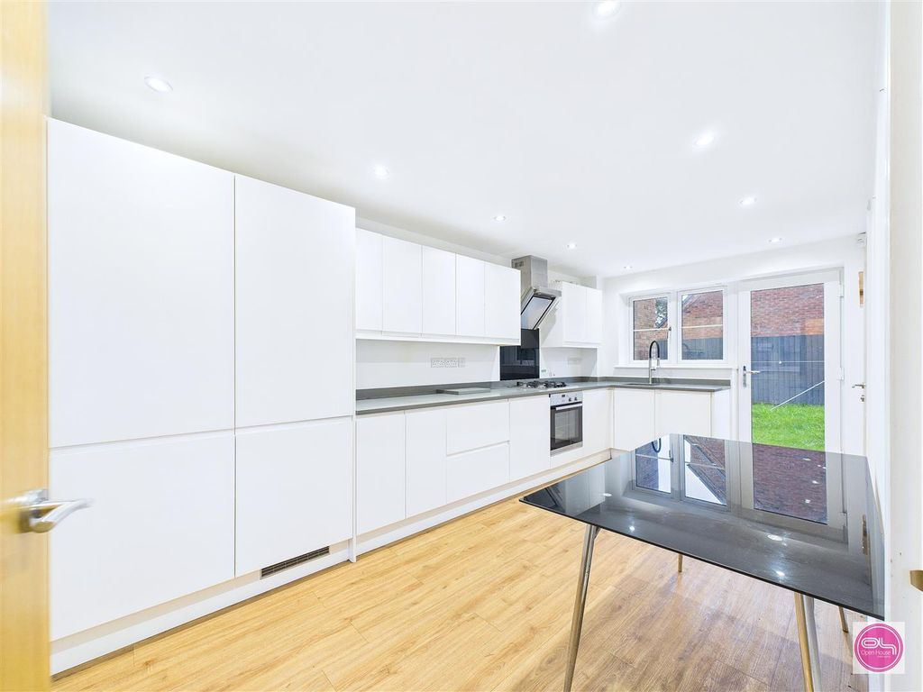 Property photo 3 of 25 The Brambles, Woodville (6).Jpg