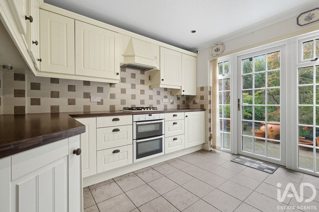 Property photo 2 of 26