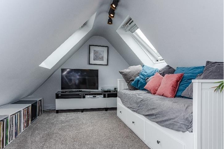 Property photo 3 of 11 Upstairs Flat 3