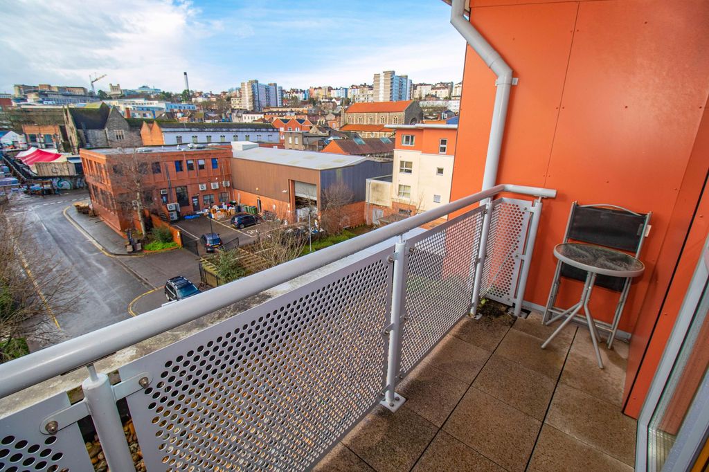 Property photo 2 of 14 Photo 6