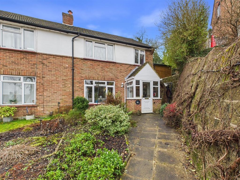 Property photo 1 of 16 Cam02885G0-Pr0552-Still024.Jpg