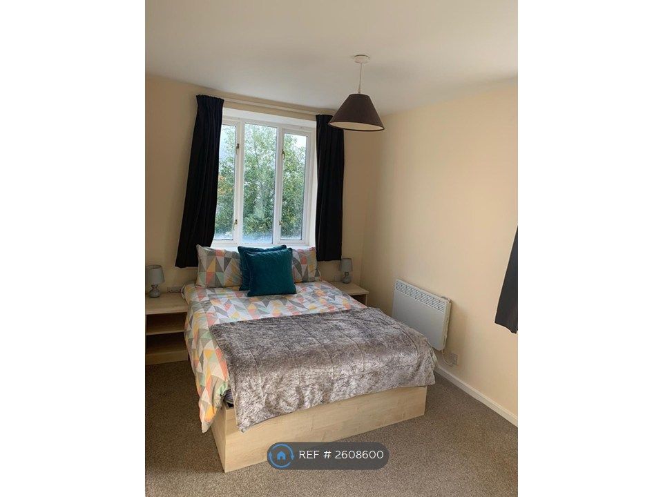 Property photo 2 of 8 Master Bedroom