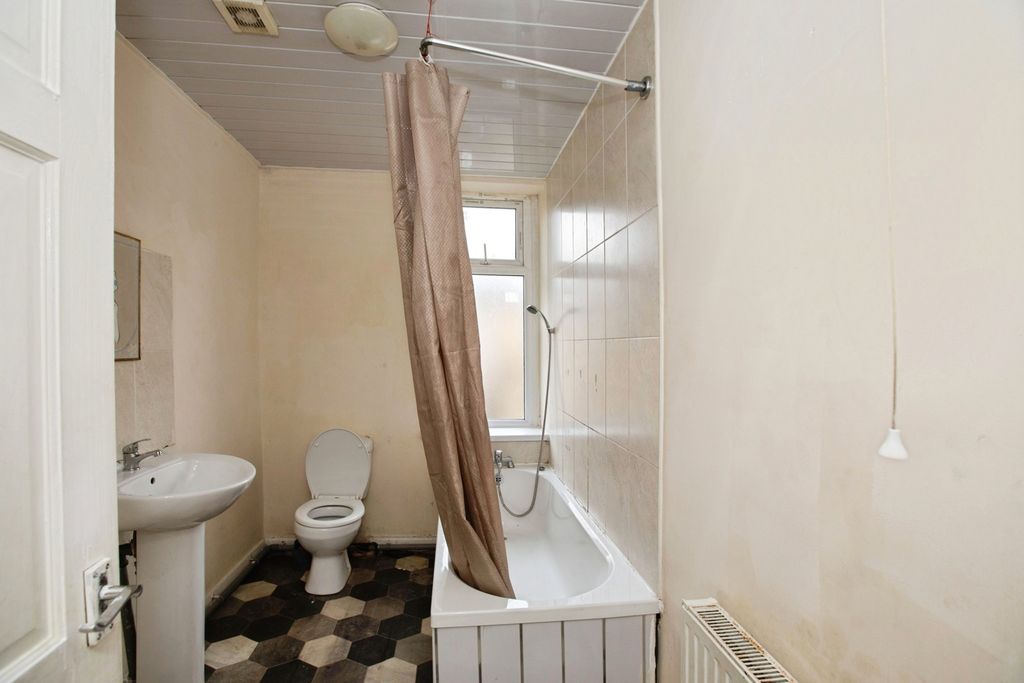 Property photo 3 of 15 Photo