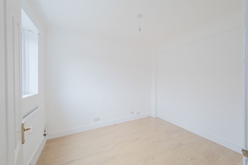 Property photo 3 of 16 4981612