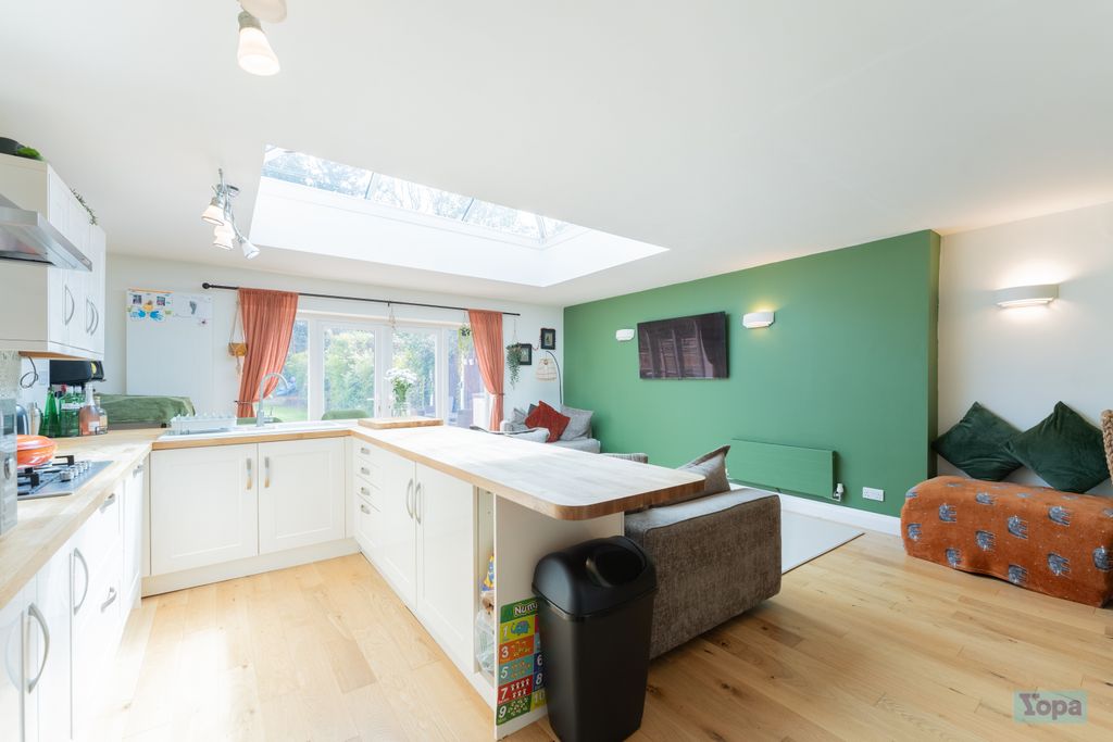 Property photo 3 of 18 Kitchen/Dining Area