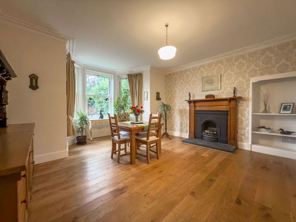 Property photo 3 of 47