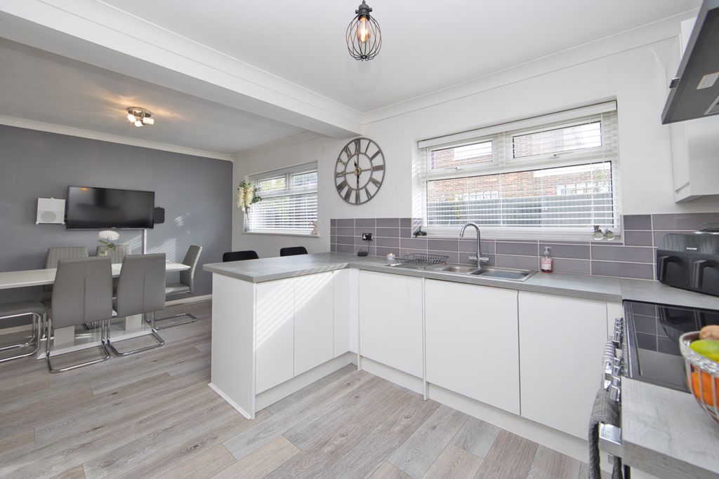 Property photo 3 of 11 Picture 3