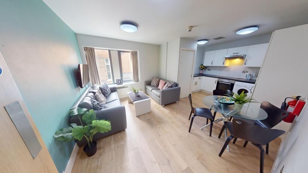 Property photo 1 of 7 Bright And Stylish Open-Plan Living Room With Mode...