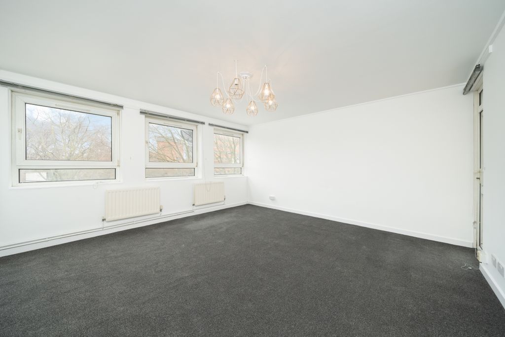 Property photo 1 of 8 Stangate 9 - (1 O...