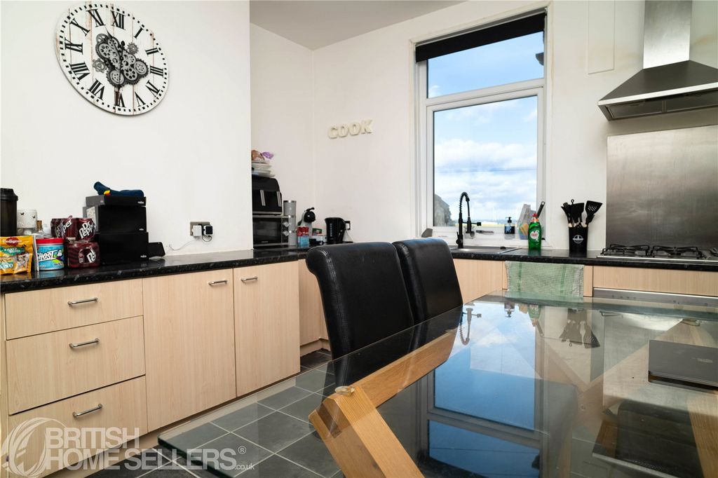 Property photo 2 of 20 Picture No. 17