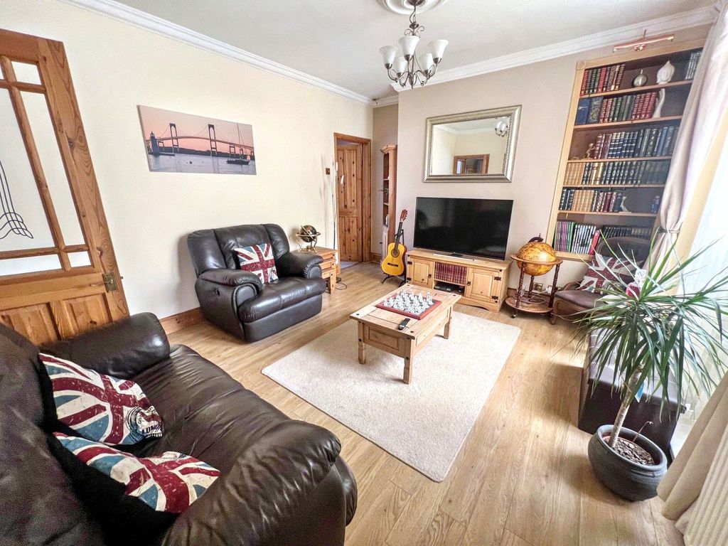 Property photo 2 of 11