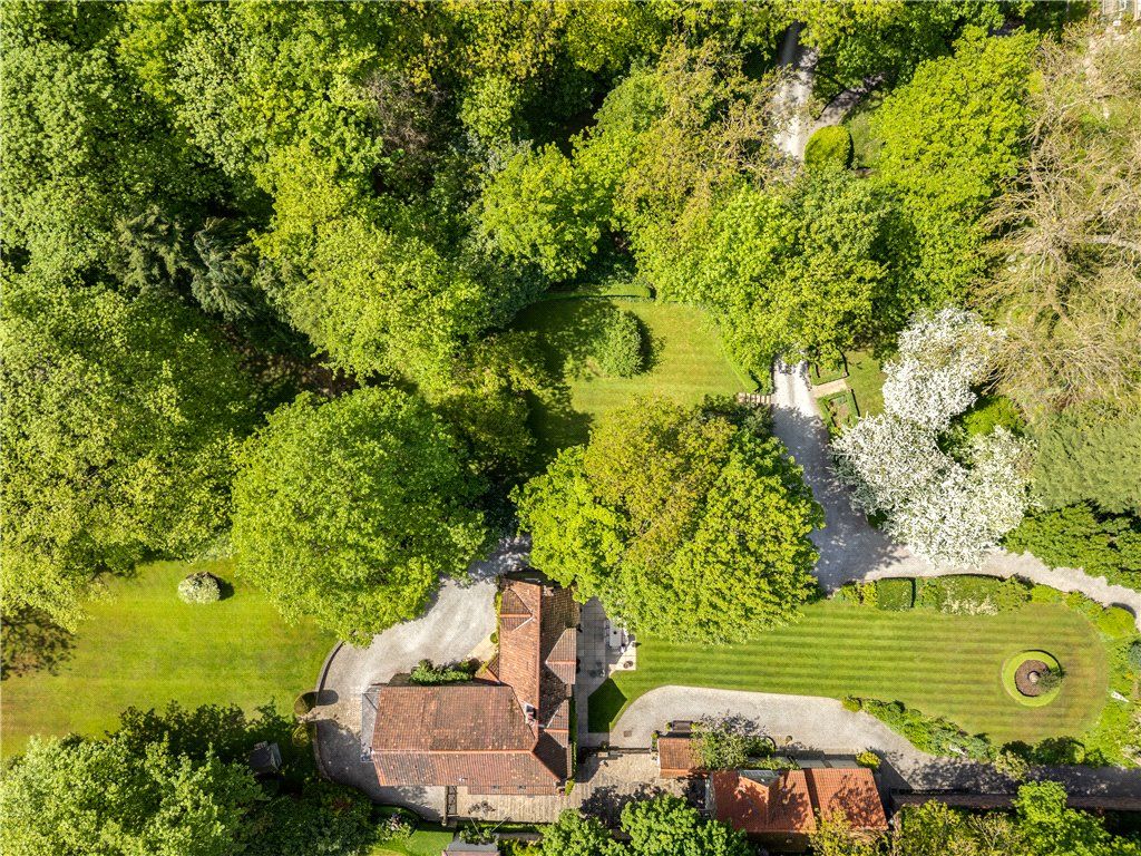 Property photo 1 of 43 Woodland Setting