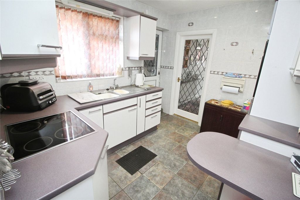 Property photo 3 of 24 Kitchen
