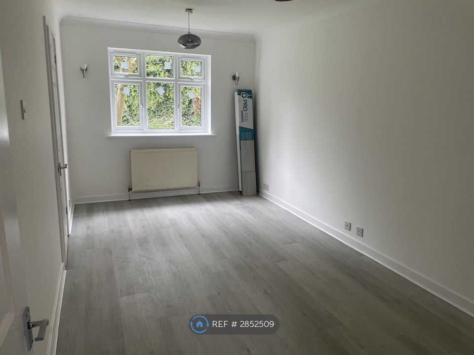 Property photo 1 of 12 Living Room