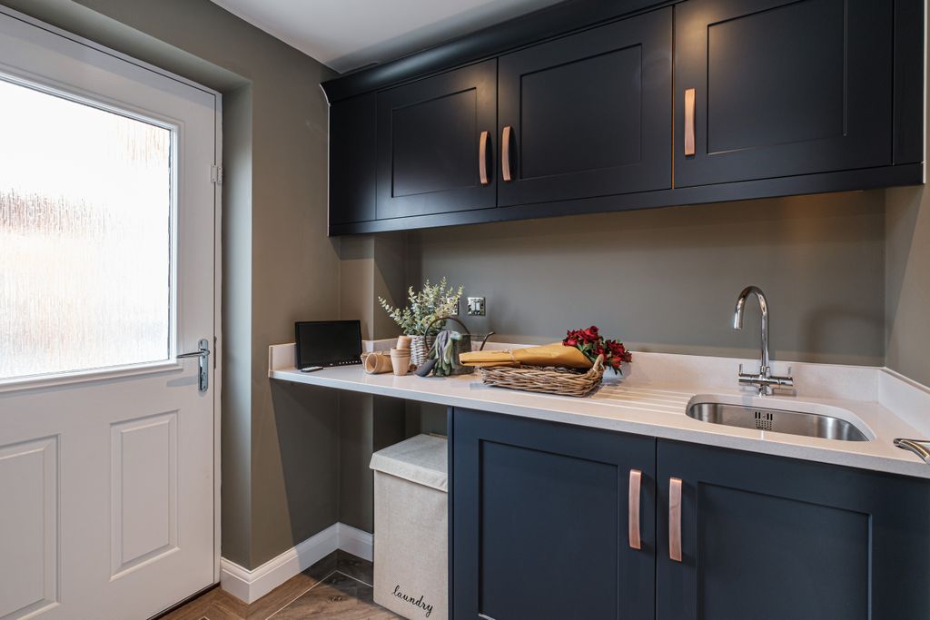 Property photo 3 of 10 Avondale Navy Utility Room