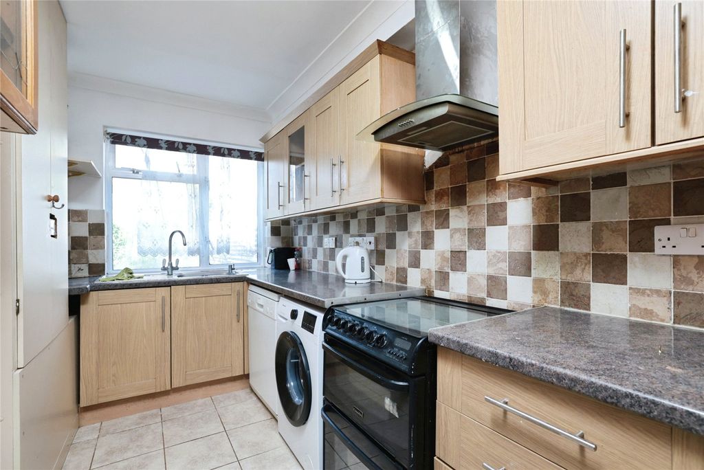 Property photo 3 of 25 Kitchen