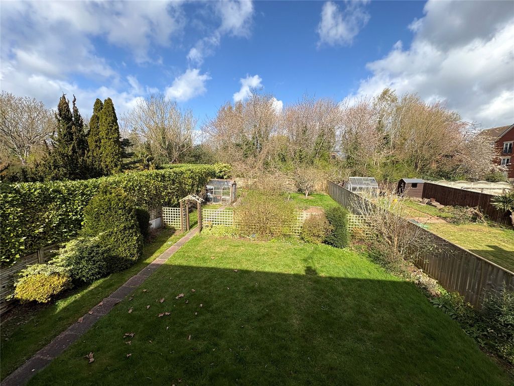 Property photo 2 of 11 Garden