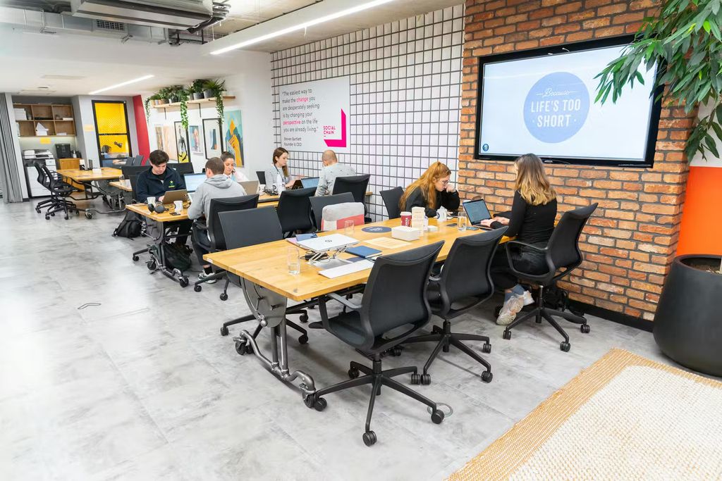 Property photo 3 of 18 Office