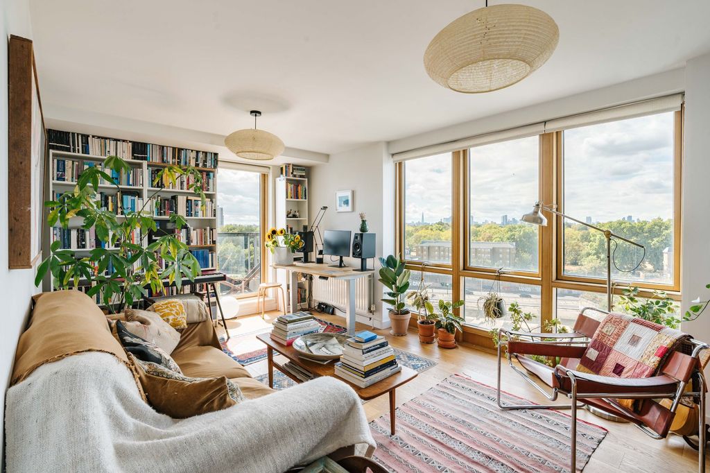 Property photo 1 of 16 Biggs Square E9
