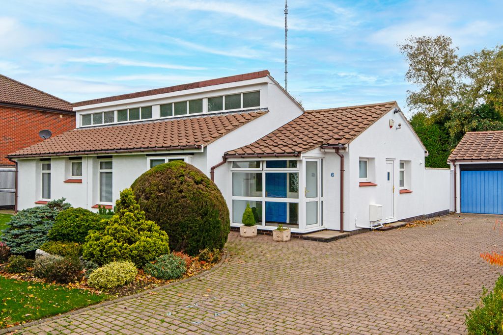 Property photo 1 of 52