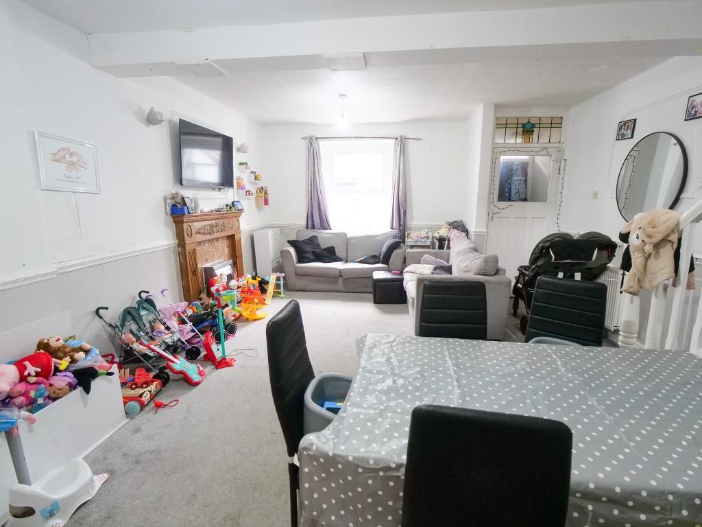 Property photo 3 of 8 Living / Dining Area
