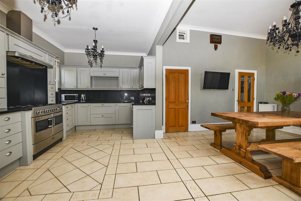 Property photo 3 of 25 Kitchen Area
