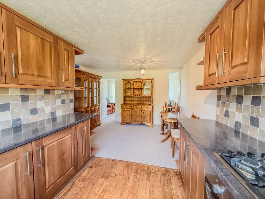 Property photo 3 of 20 Dining Kitchen