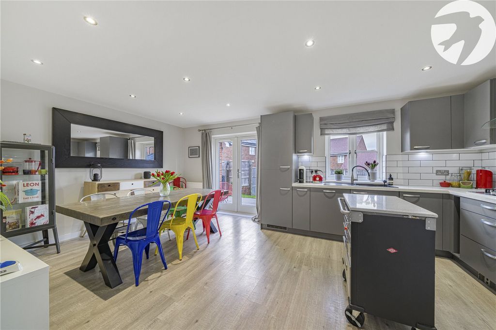 Property photo 3 of 34 Kitchen/Dining