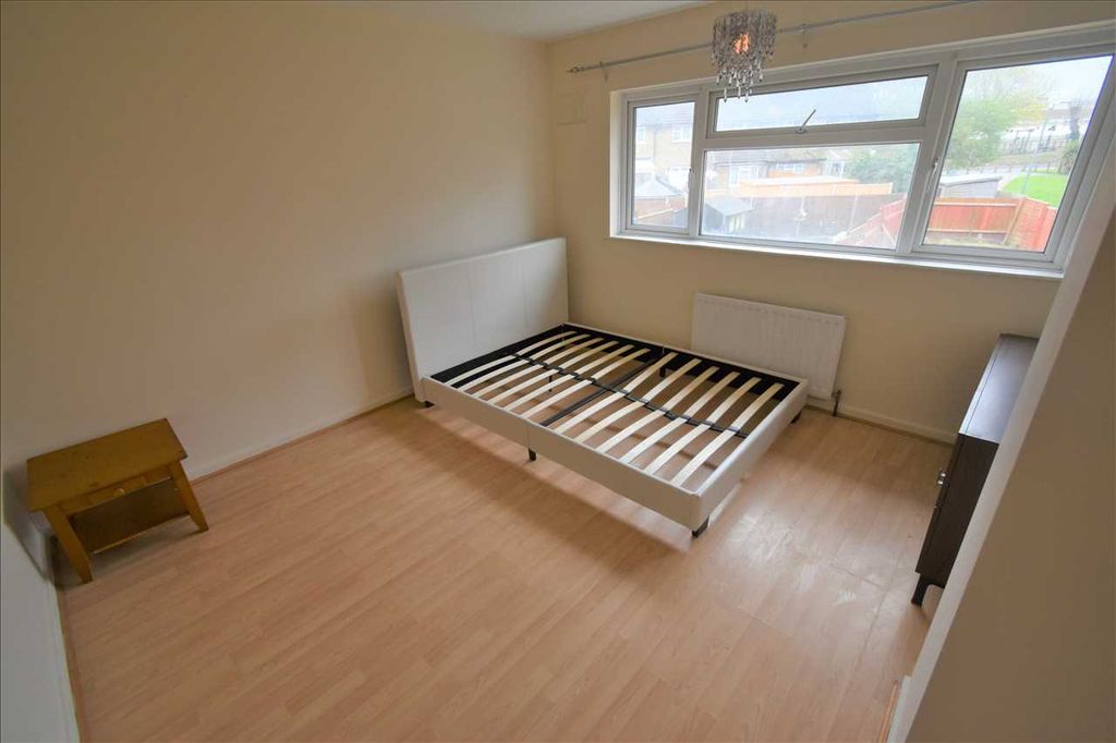 Property photo 3 of 8 Master Bedroom