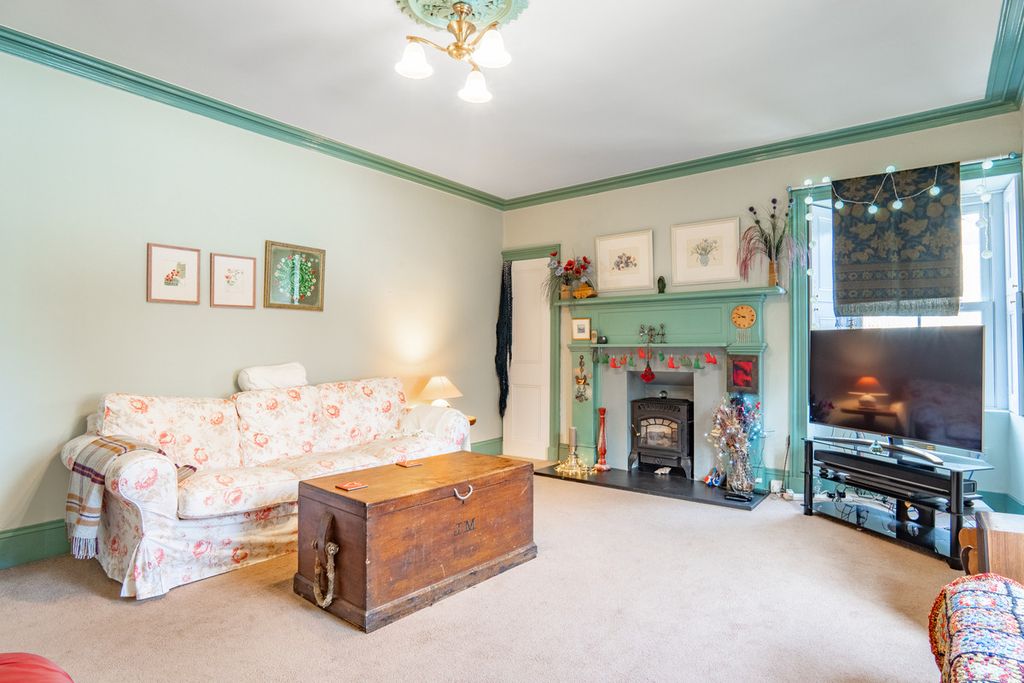 Property photo 3 of 49