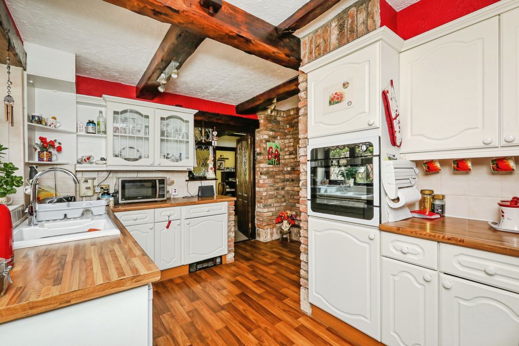 Property photo 2 of 27