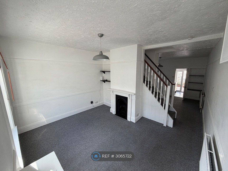 Property photo 2 of 25