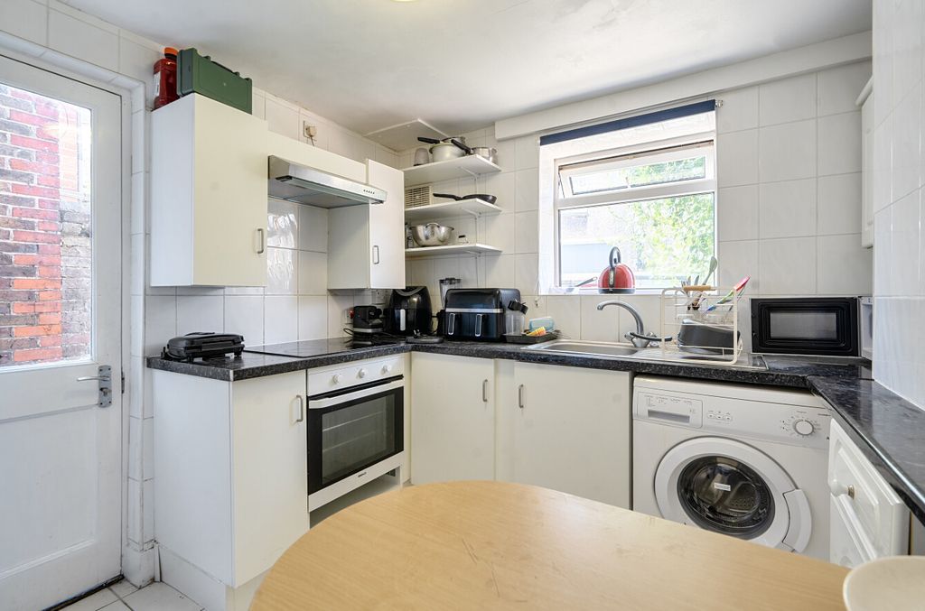 Property photo 2 of 9 1430087-2-69ce51A...