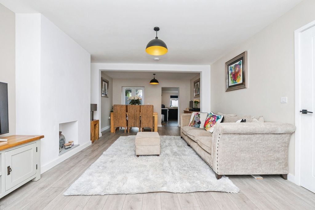 Property photo 3 of 16 Pbox-Img.Jpg