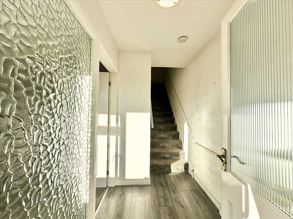 Property photo 3 of 24 Entrance Hallway