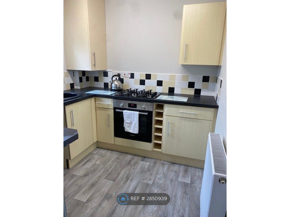 Property photo 2 of 14 Kitchen 1