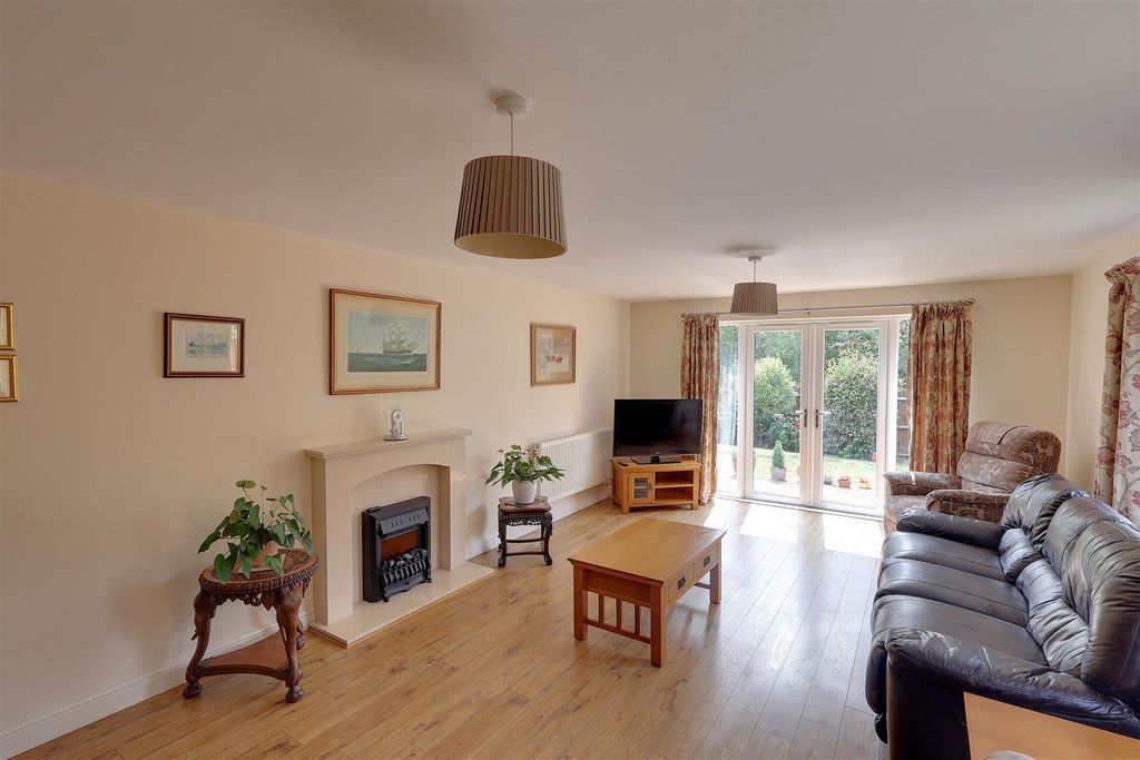 Property photo 2 of 18