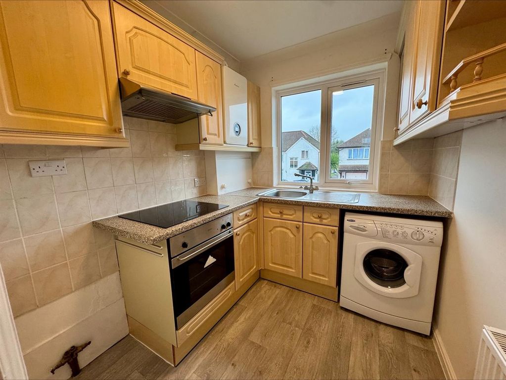 Property photo 3 of 7 Kitchen