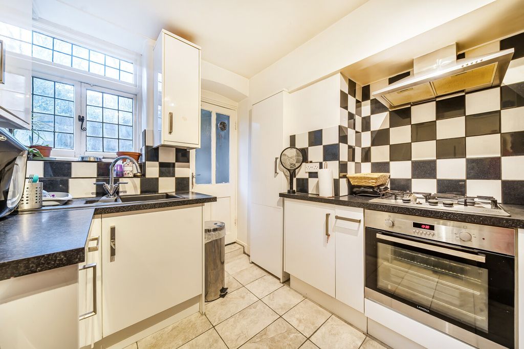 Property photo 3 of 19 1404828-11-698224...