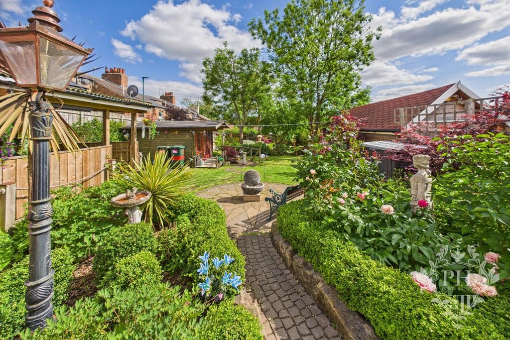 Property photo 2 of 31 Cam01415G0-Pr0435-Still014.Jpg