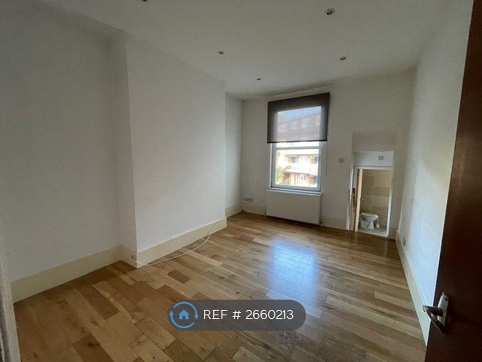 Property photo 1 of 9 Living Room