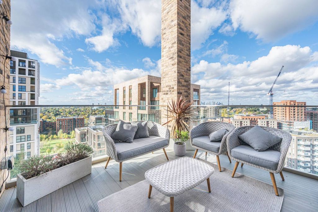 Property photo 3 of 28